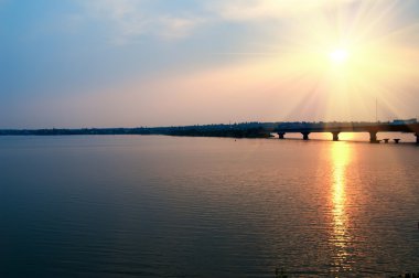 günbatımı Nehri üzerinde