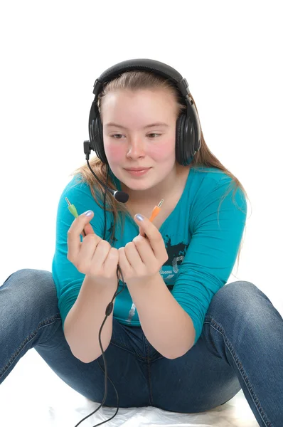 十几岁的女孩用耳机 — 图库照片
