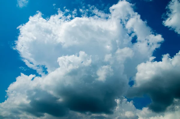 Wolken und blauer Himmel — Stockfoto