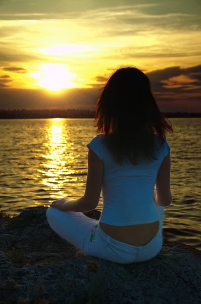 Yoga at sunset — Stock Photo, Image