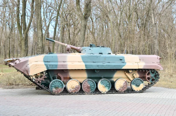Tank auf dem Platz im museum — Stockfoto