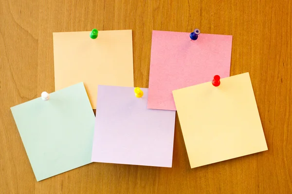 Note papers with pins — Stock Photo, Image