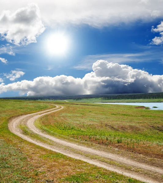 Sun over dirty road — Stock Photo, Image