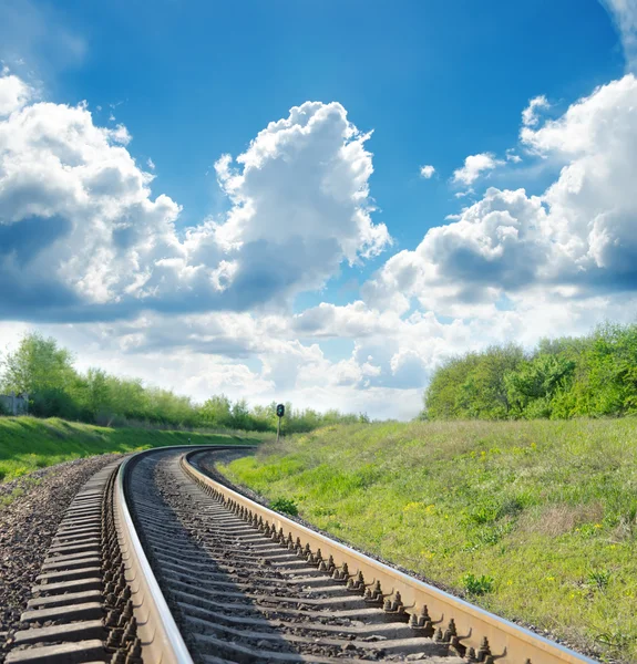 Spoorlijn gaat naar horizon — Stockfoto