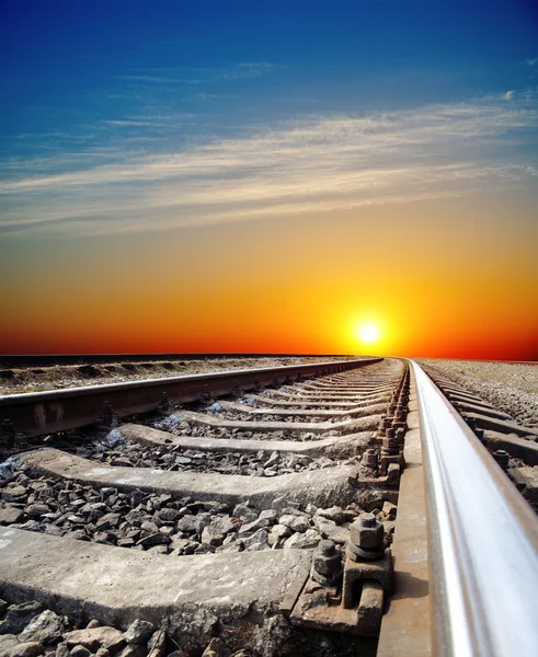 Chemin de fer au coucher du soleil — Photo