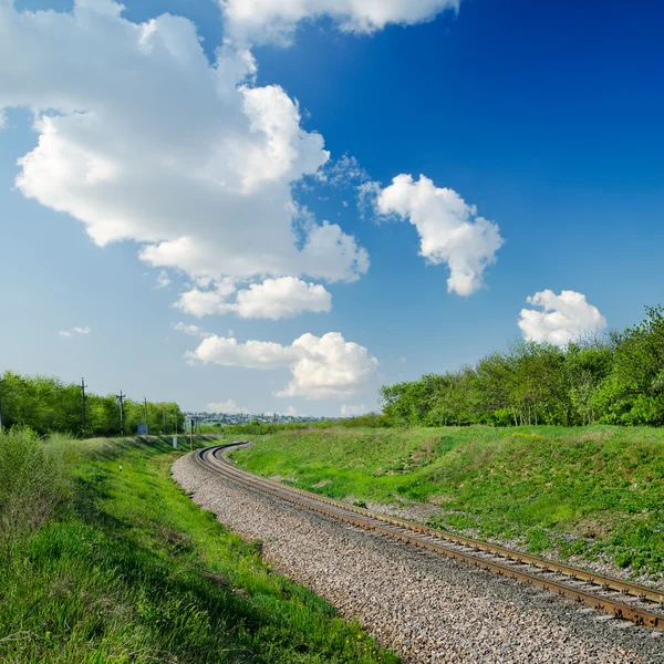 Ferrocarril va al horizonte — Foto de Stock