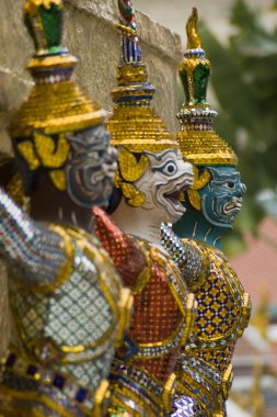 cara de garuda escultura