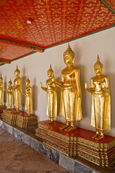 Вирівняні золото Будди — стокове фото