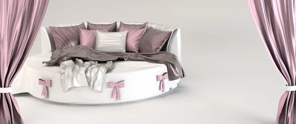 Kulatá postel s polštáři a hedvábí přehoz. otevřené opona. démon — Stock fotografie