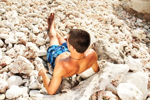 Strand schöner Rücken Mann entspannend — Stockfoto