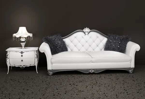 Luxusní kožená pohovka s lampu na nočním stolku — Stock fotografie