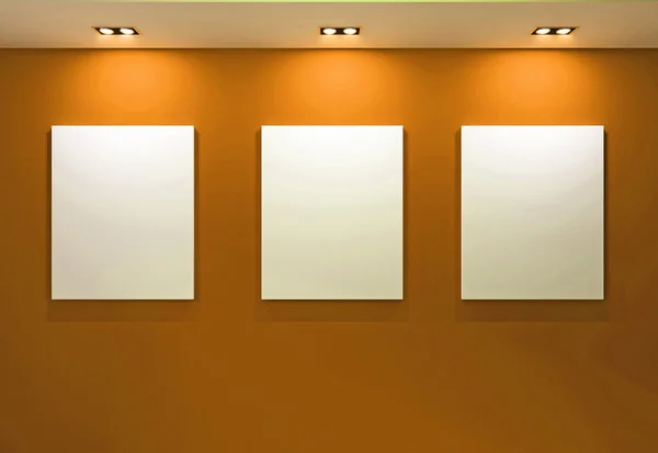 Интерьер галереи с пустыми рамами на оранжевой стене — стоковое фото