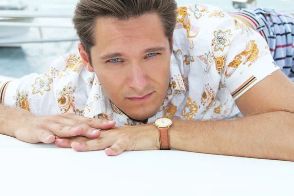 Close up Handsome businessman on the white yacht, relax — Stock Photo, Image