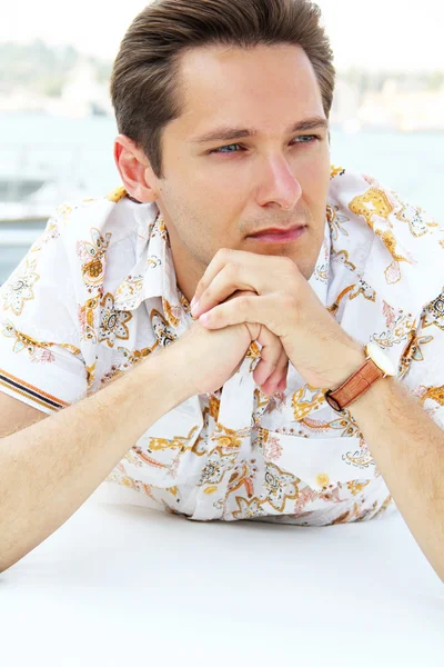 Portrait sporty handsome young businessman resting on a white yacht — Stock Photo, Image