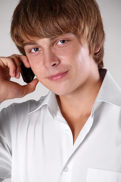 Portrait of young handsome man speaking on mobile phone — Stock Photo, Image