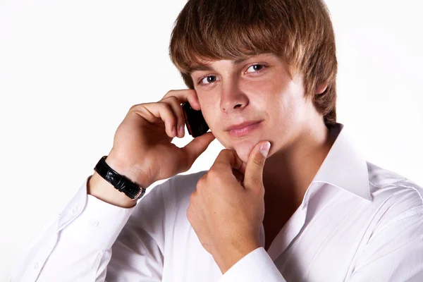 Retrato de un joven guapo hablando por teléfono móvil — Foto de Stock