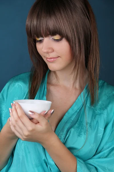 Tè bere con bella donna — Foto Stock