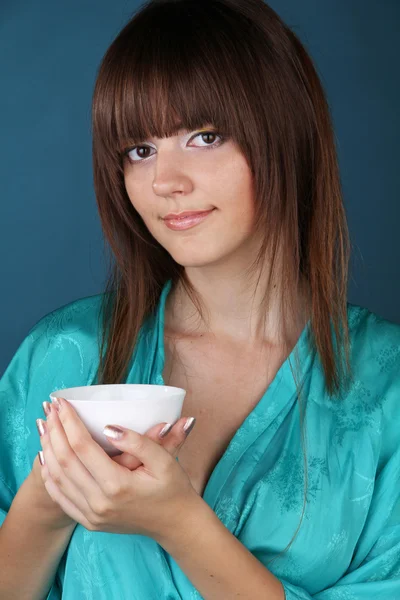 Чай с красивой женщиной — стоковое фото