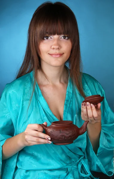 Ceremonia herbaty z piękna młoda kobieta — Zdjęcie stockowe