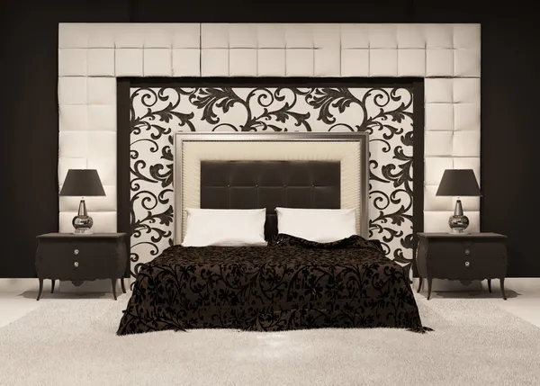Perspectiva frontal da cama de casal luxutiois no apartamento real. Mo — Fotografia de Stock