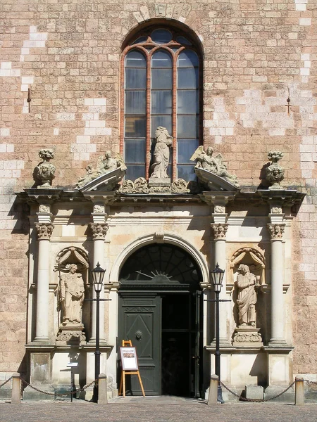 St peter πόρτα της εκκλησίας στη Ρίγα, Λετονία — Φωτογραφία Αρχείου