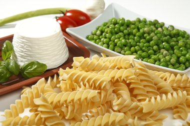 Farfalle ricotta cheese and green peas