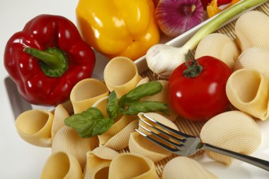 İtalyan makarna ve sebzeler