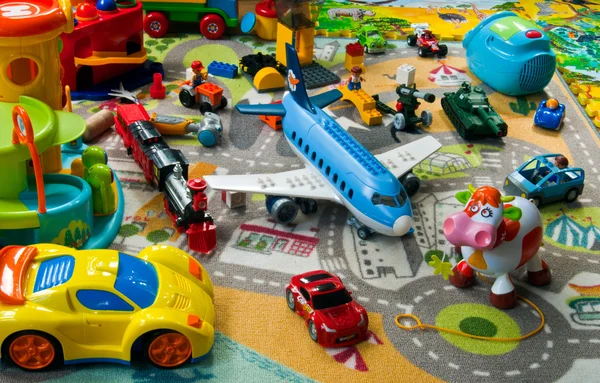 Speelgoed op een tapijt — Stockfoto