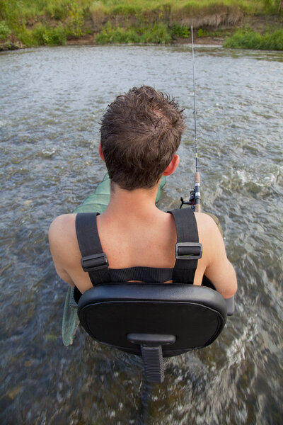 Молодой рыбак-бизнесмен
