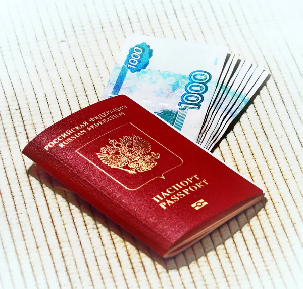 Паспорт і гроші — стокове фото