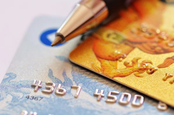 Credit card and pen — Stock Photo, Image