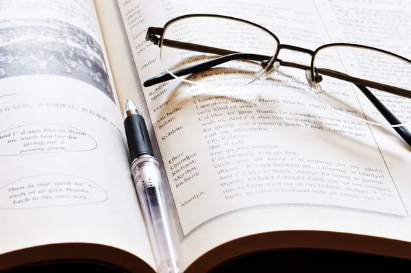 stock image Glasses and pen