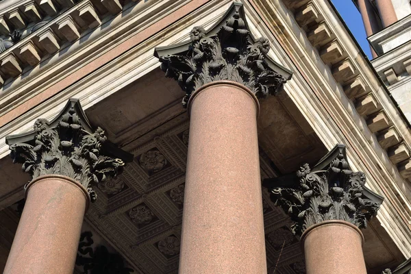 Säulen der Kathedrale von St. Isaac — Stockfoto