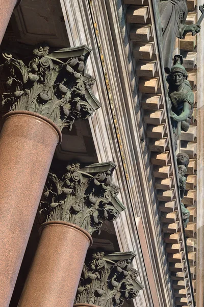 Architektonische Details der Kathedrale von St. Isaac — Stockfoto