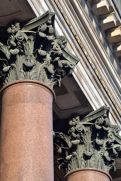A decoração das colunas. Detalhes arquitetônicos de São Isaque — Fotografia de Stock