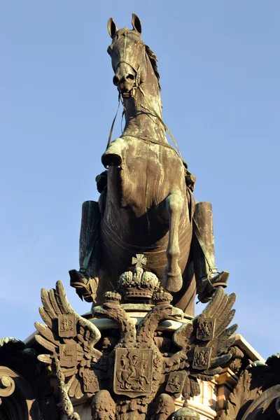 Статуя лошади, фрагмент памятника Николаю I — стоковое фото