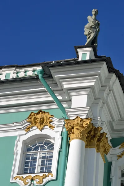 サンクトペテルブルグで冬宮殿の建築の細部 — ストック写真