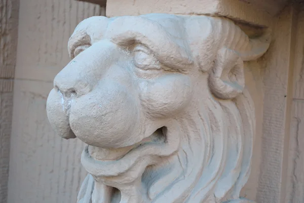 Statue of lion's head — Stock Photo, Image