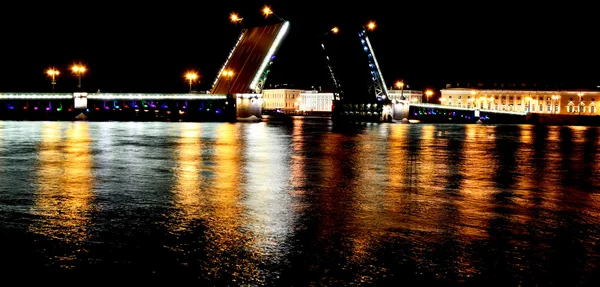 Palace bridge på natten st.petersburg, Ryssland — Stockfoto