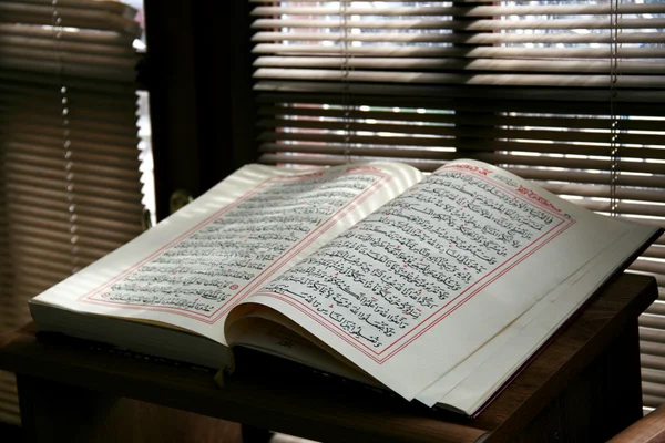 Studiare l'Islam in Moschea — Foto Stock
