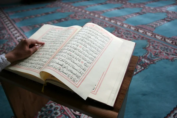 Student studiert Islam — Stockfoto