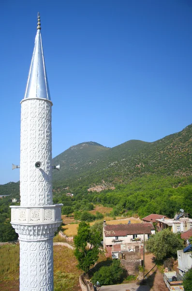Мечеть в маленькой турецкой деревне — стоковое фото
