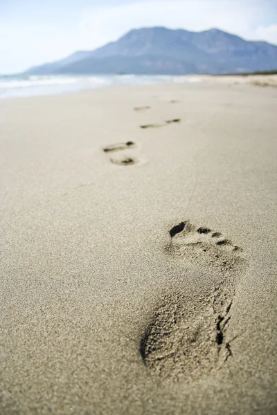 Urme de pași pe plajă — Fotografie, imagine de stoc