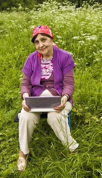 Old lady with notebook — Stock Photo, Image