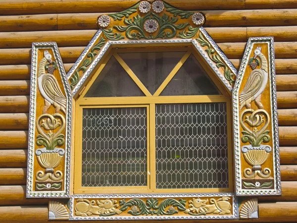 木质窗户，izmaylovo 莫斯科 — 图库照片