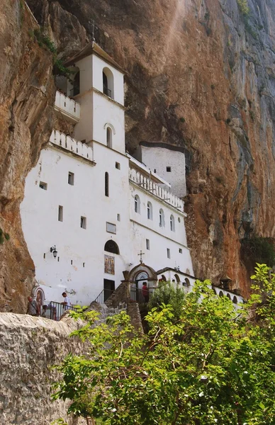 Kayalıklardaki kilise