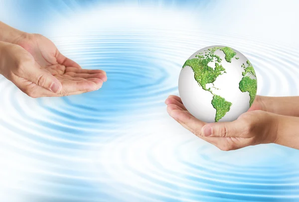 Handen met globe. milieu energieconcept. — Stockfoto