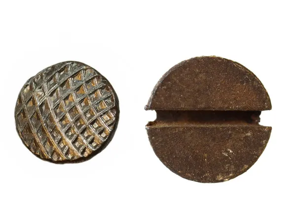 Clavo de metal viejo y cabezas de tornillo oxidadas aisladas sobre fondo blanco — Foto de Stock