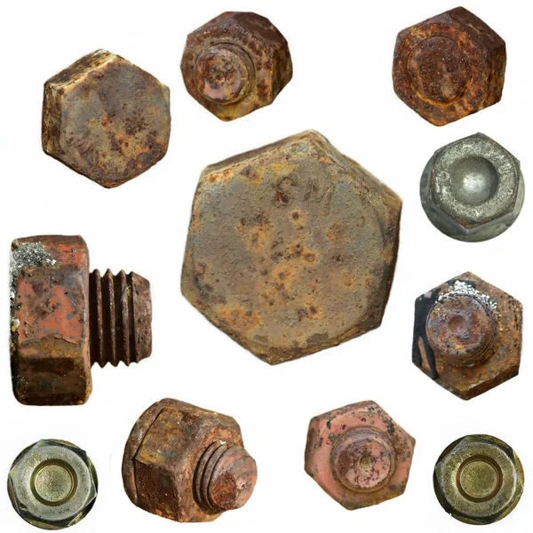 Cabezas de tornillo oxidadas muy viejas, tornillos, tornillos de ruedas aislados en blanco —  Fotos de Stock