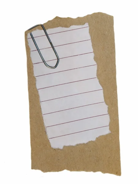 Skrawki papieru puste i spinacza na białym tle — Zdjęcie stockowe